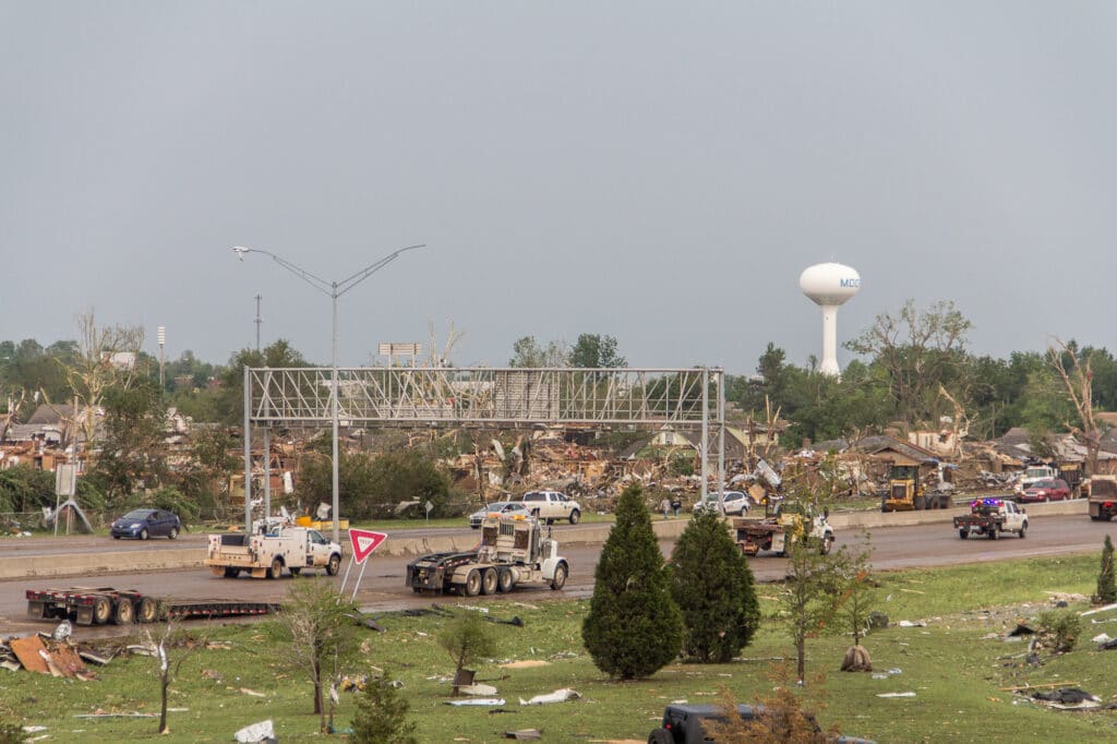 I-35 being cleared of debris